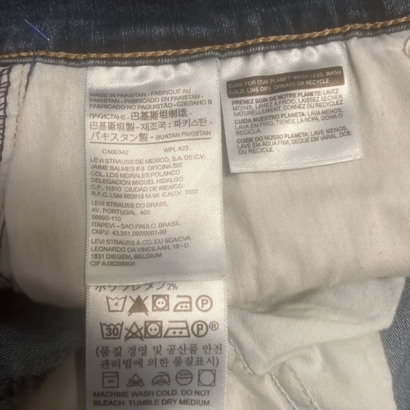 Levi’s Floral Embroidered Denim Shorts Rolled Up Hem Size 31 - Picture 7 of 7